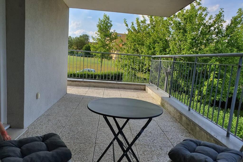 Appartement Contemporain Renove A Neuf Avec Cuisine Equipe - Val De Reuil Val-de-Reuil Εξωτερικό φωτογραφία
