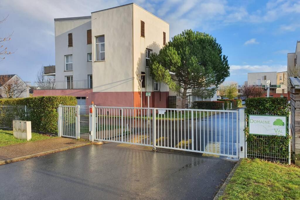 Appartement Contemporain Renove A Neuf Avec Cuisine Equipe - Val De Reuil Val-de-Reuil Εξωτερικό φωτογραφία